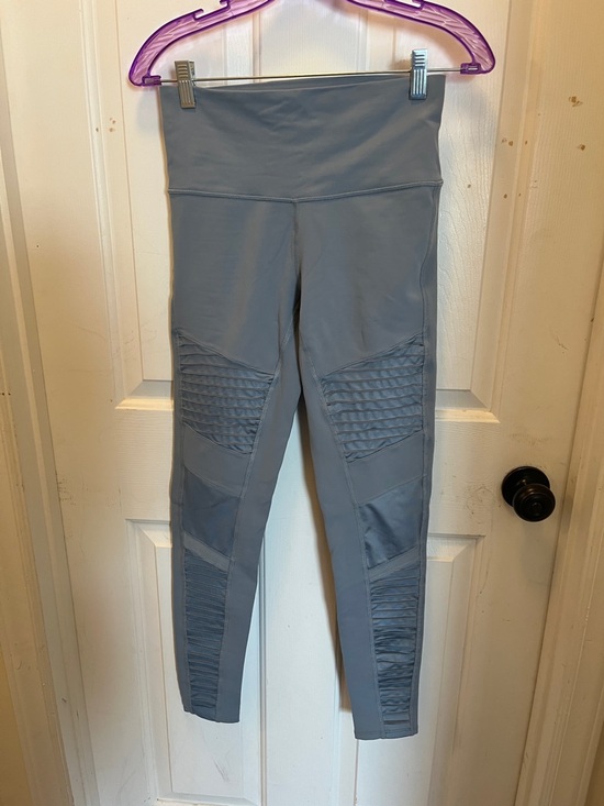 ALO Yoga Pants - 🧘🏽‍♀️ EUC Alo Yoga High-Waist Moto Leggings - Blue - Size Medium